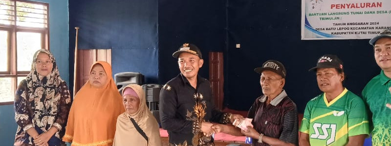 Penyerahan Bantuan Langsung Tunai